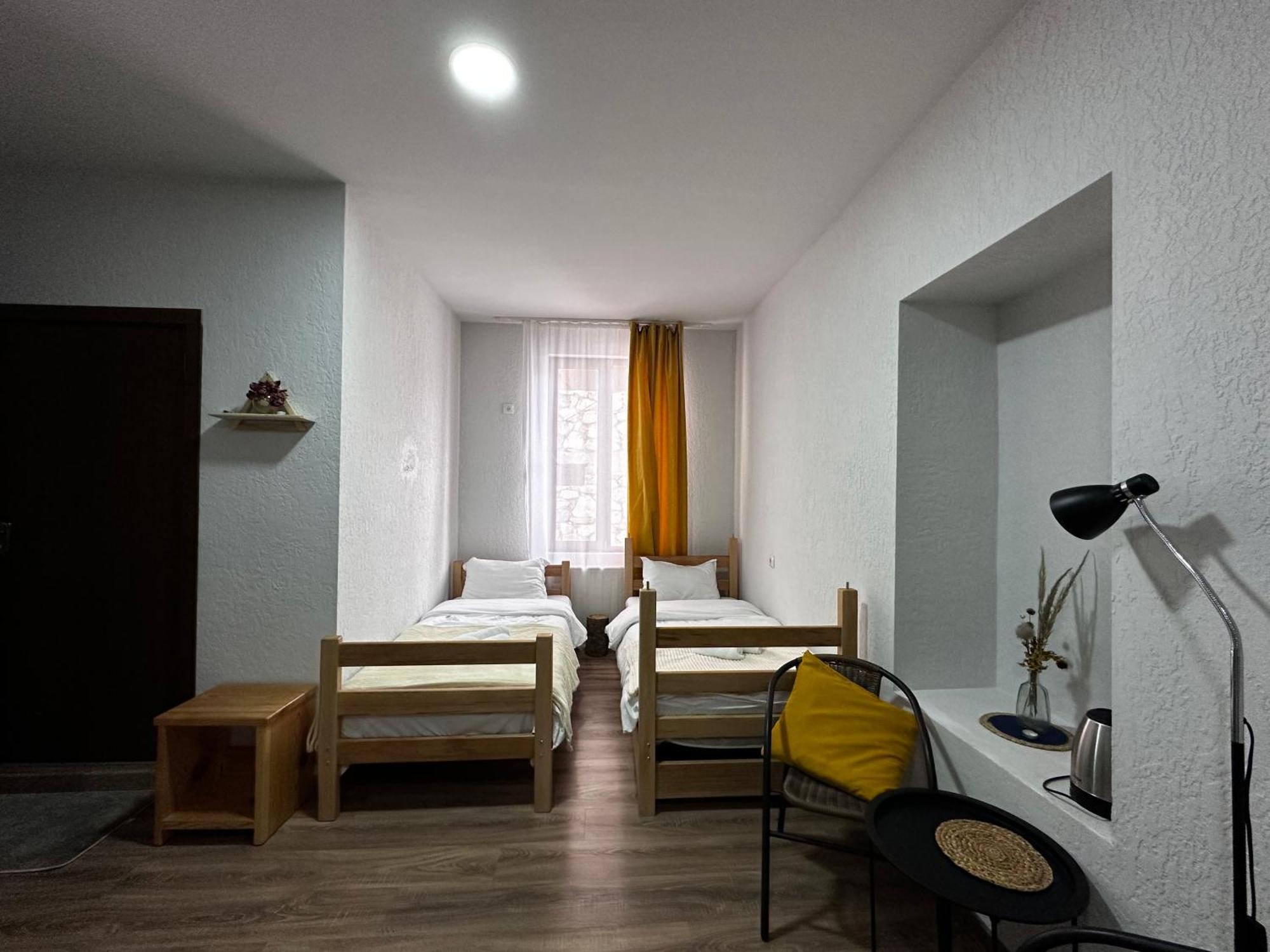 "White House Nakani" - Guesthouse Near The Centre Mestia Exterior photo