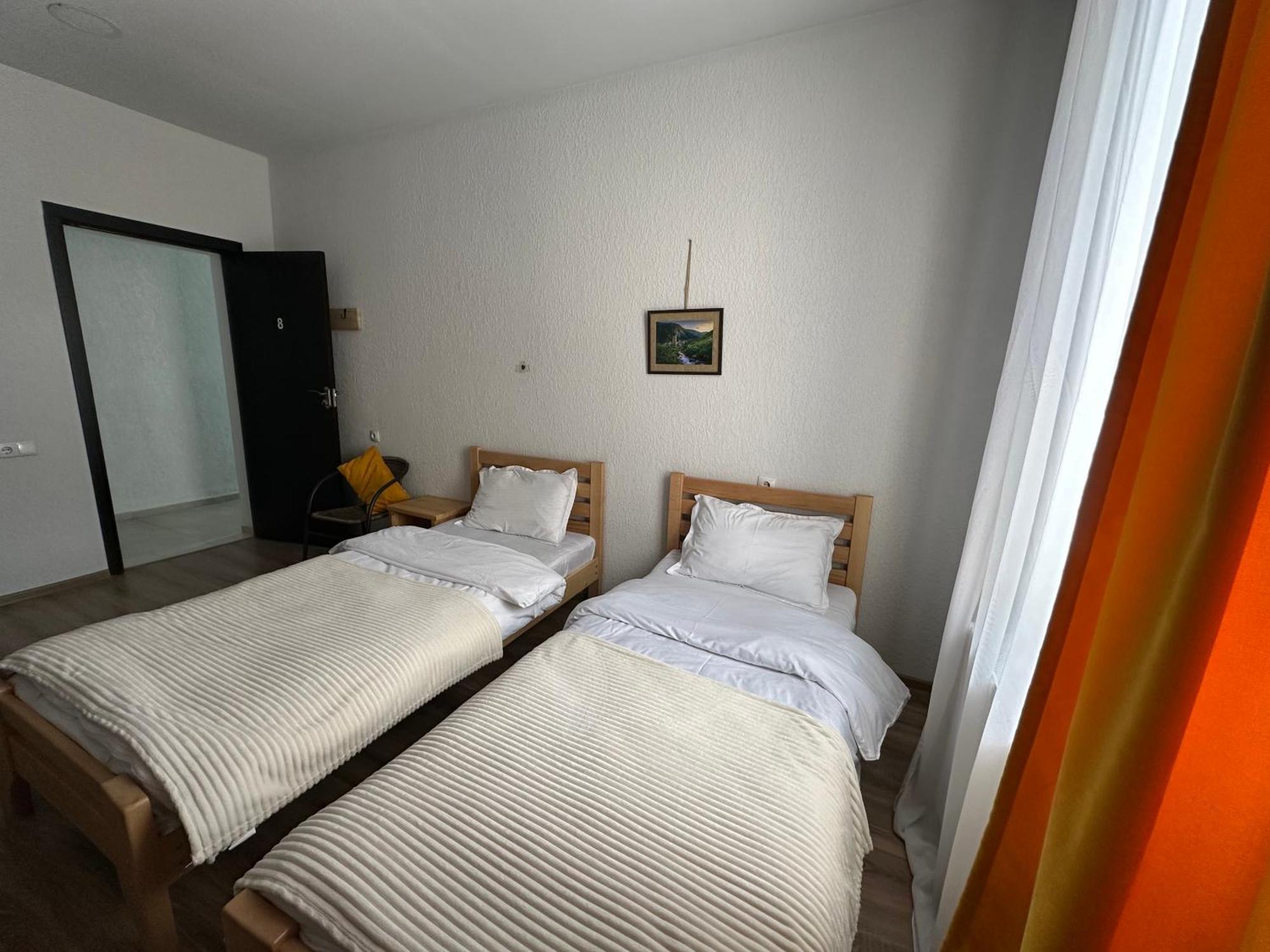 "White House Nakani" - Guesthouse Near The Centre Mestia Exterior photo