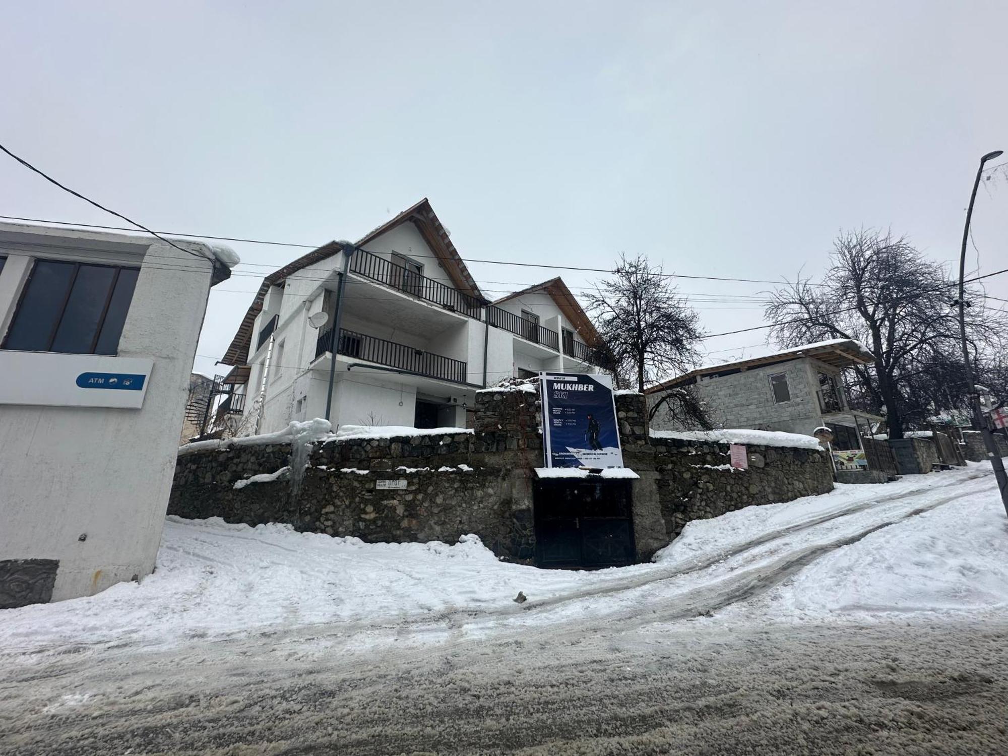 "White House Nakani" - Guesthouse Near The Centre Mestia Exterior photo